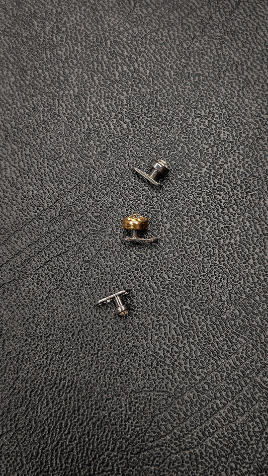 Ponto de Brilho Essencial Microdermal em Titânio