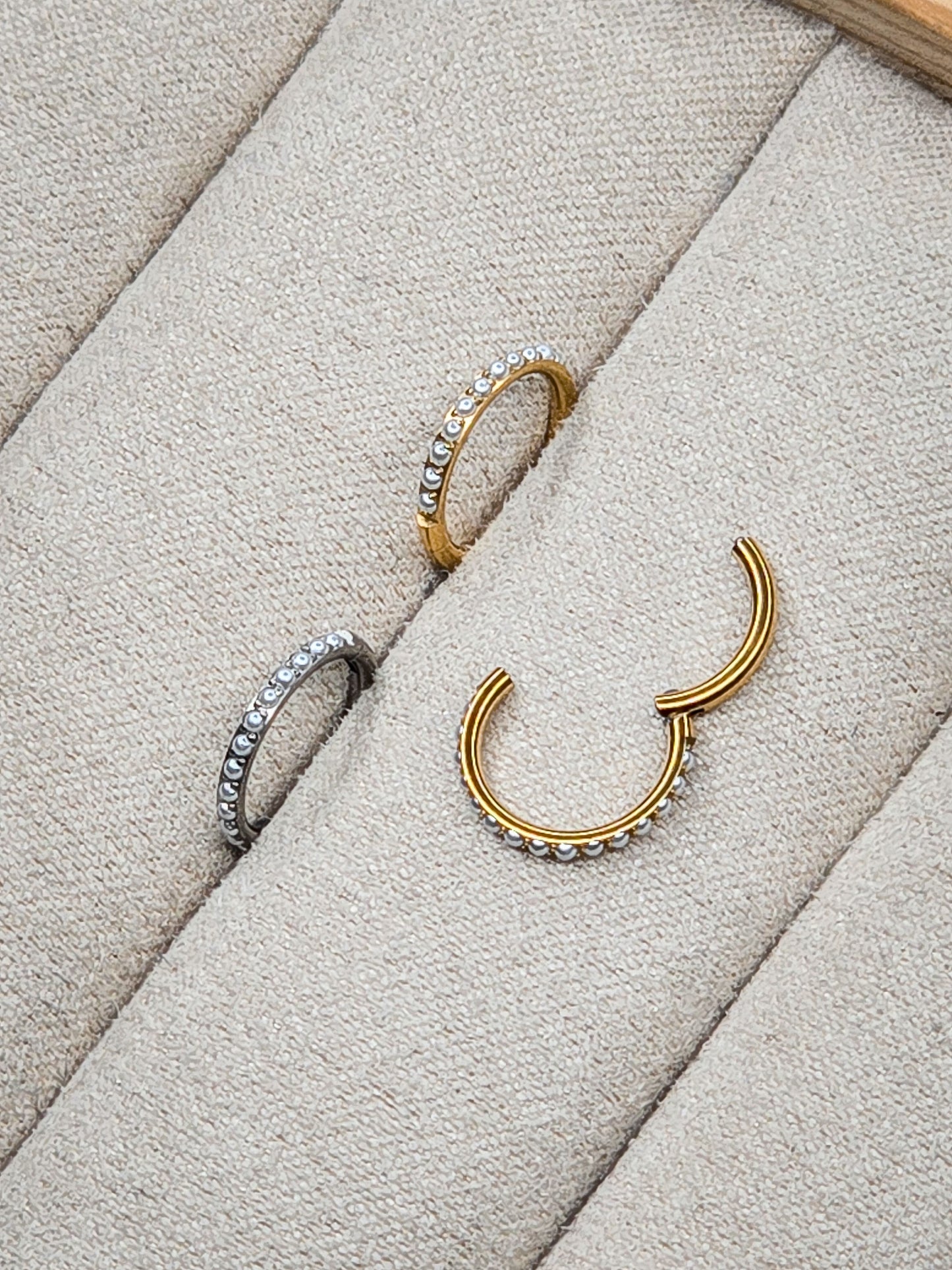 Piercing Segmento Clicker com Perolas Titânio