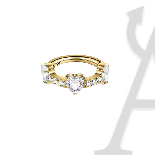 Argola clicker com corações de cristal em titânio dourado